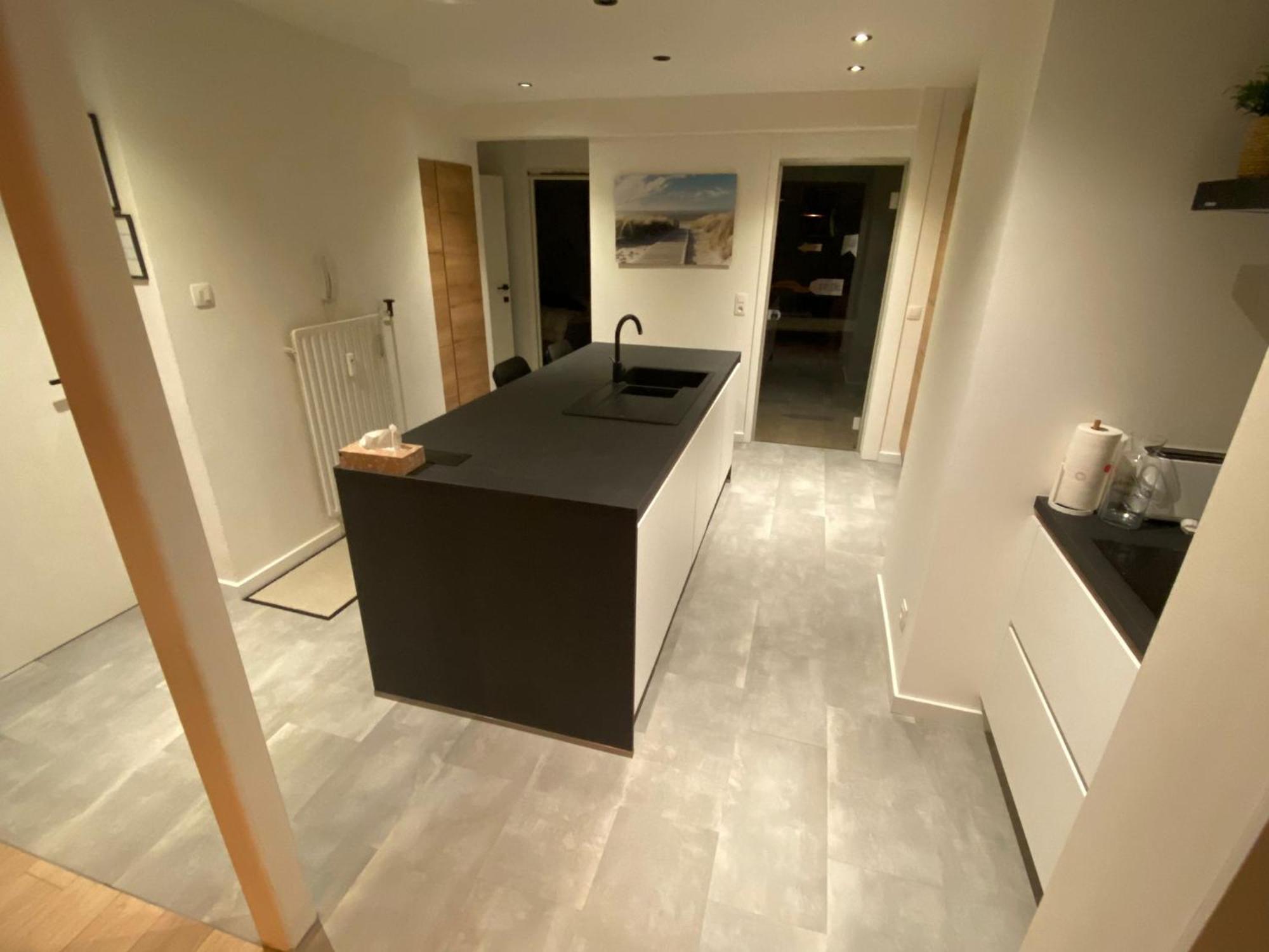 Spacious Apartment With Sea View Остенде Екстериор снимка
